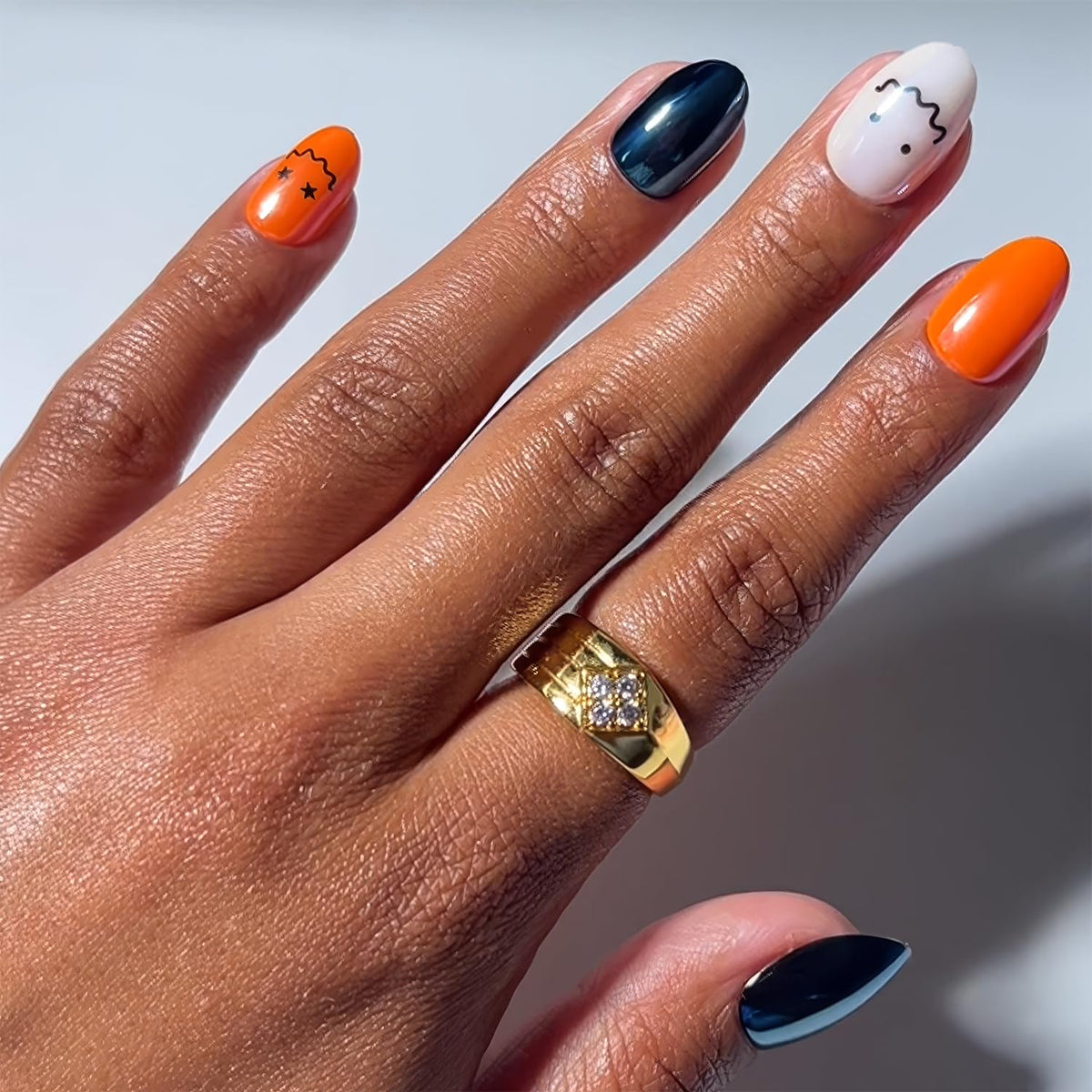 Glamnetic Halloween Press On Nails, Short Oval Cat-Eye, Bitter Orange