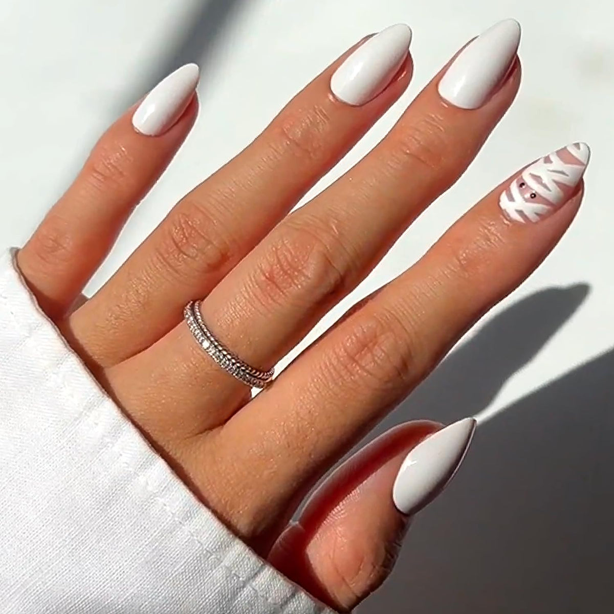 Glamnetic Halloween Press On Nails, Short Oval Cat-Eye, Bitter Orange