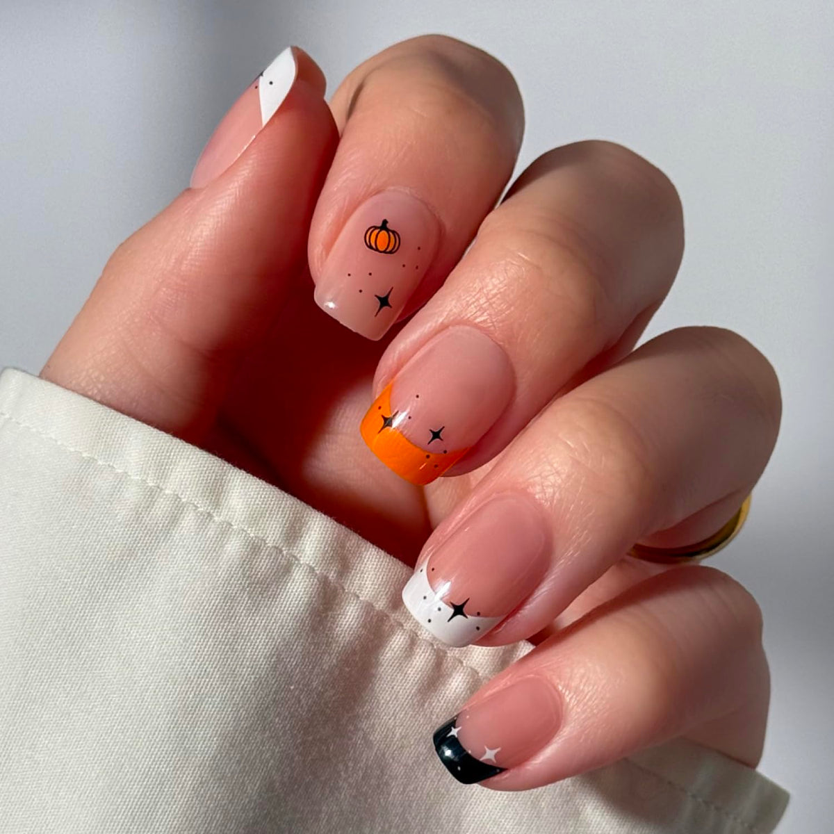 Glamnetic Halloween Press On Nails, Short Oval Cat-Eye, Bitter Orange